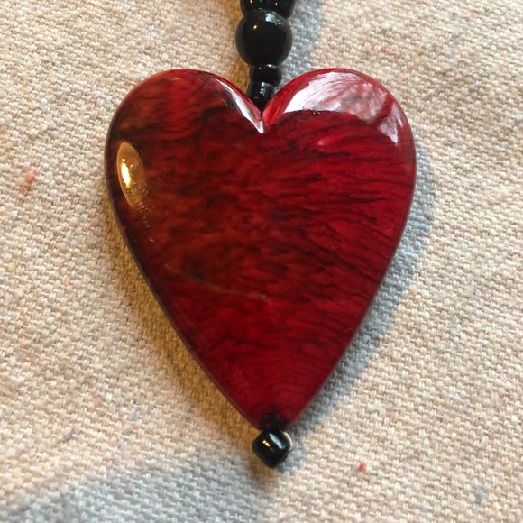 Fun Folk Heart Collier Necklace (with gift box!) - Picture 3 of 4